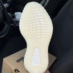 YEEZY BOOST 350 V2