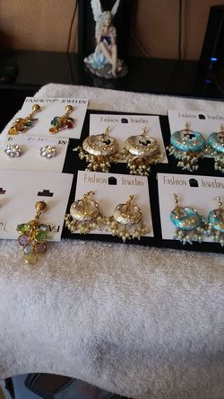 Aretes muy bonitos a$1 y 50c