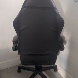 DOWING GAMING CHAIR BRAND NEW