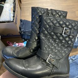 Girls Black Boots Size 5m ONLY $5