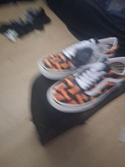 Flame thrasher vans haven't worn these at all they are still clean and has the laces