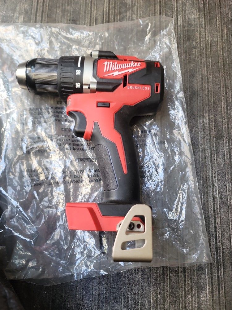 MILWAUKEE M18 BRUSHLESS 1/2"(13MM)  DRILL DRIVER NEW (TOOL ONLY) PRICE IS FIRM 