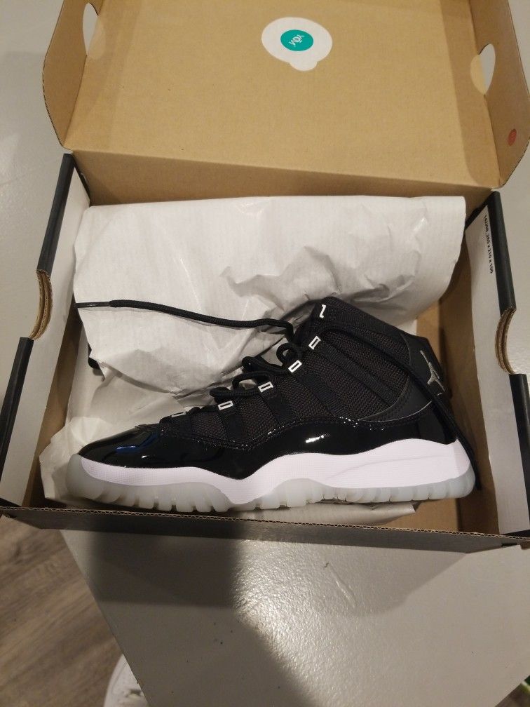 Jordan Bred 11 Box Stamp Air Jordan Retro High OG 'Shattered