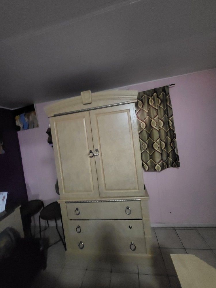 King Size Bed With Matress And Armoire 2 Pices Real Wood
