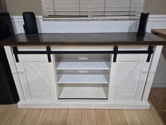 Entertainment stand