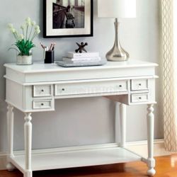 Like New! Rooms to Go White Desk