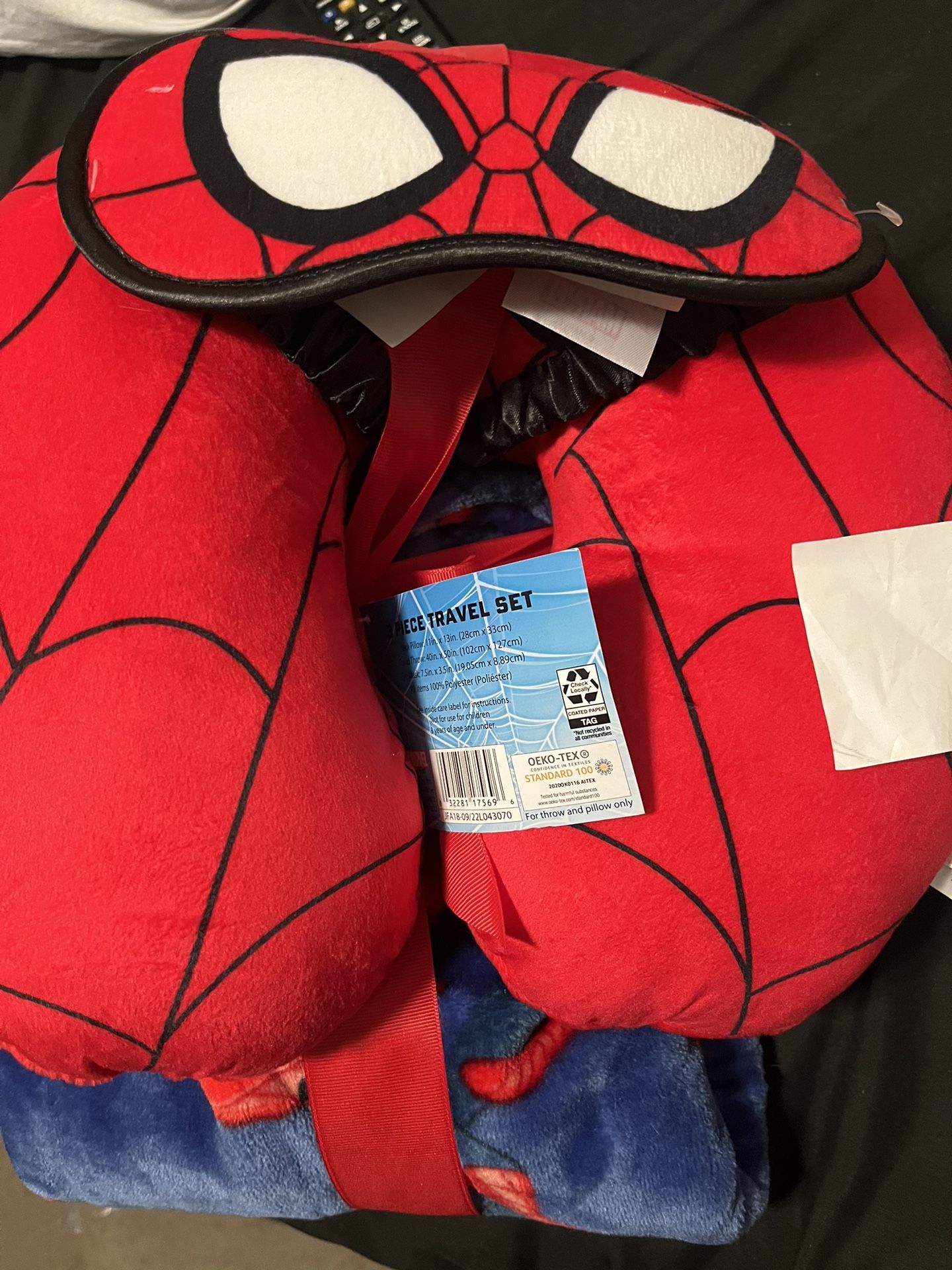 Travel Neck Pillow, Blanket And Eye Mask - Spider-Man Or Baby Yoda Grogu