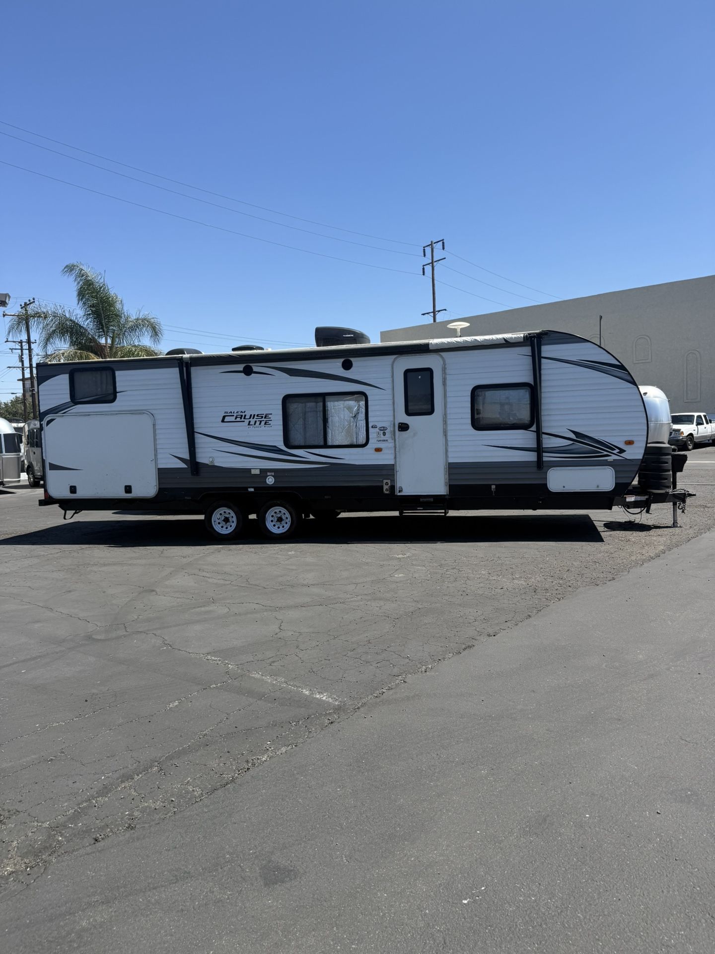2016 SALEM CRUSE LITE