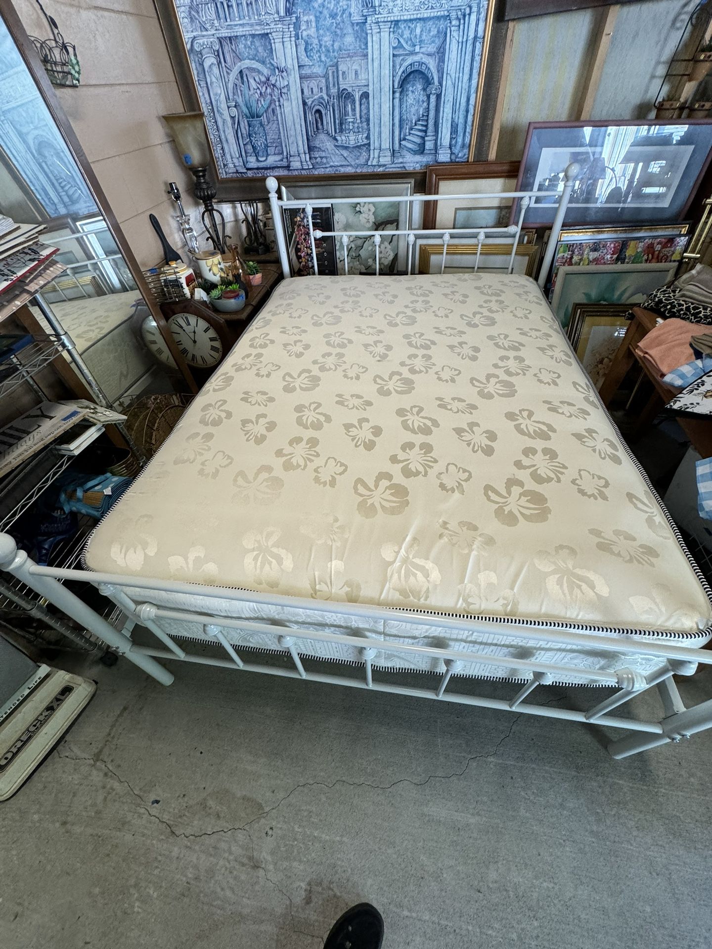 Full Zise Bedroom Metal Frame Color White Good Condition $285