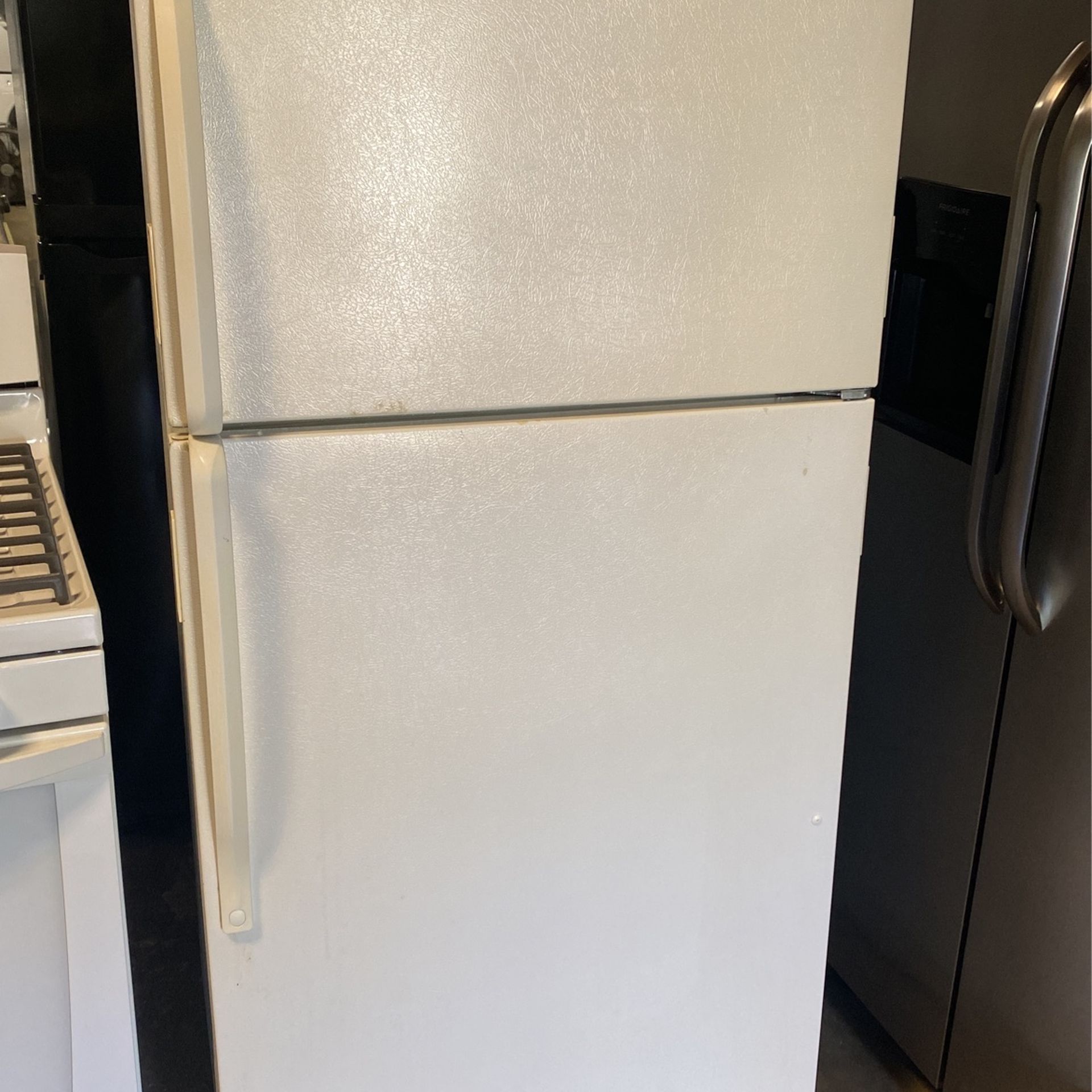 Estate Refrigerator Top Freezer Beige Color