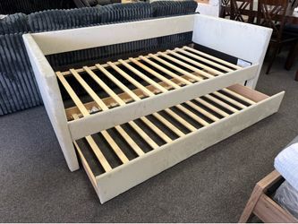 Day bed with trundle