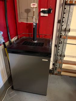 Insignia Kegerator – CO₂ Tank & Empty Keg Included – $300 OBO