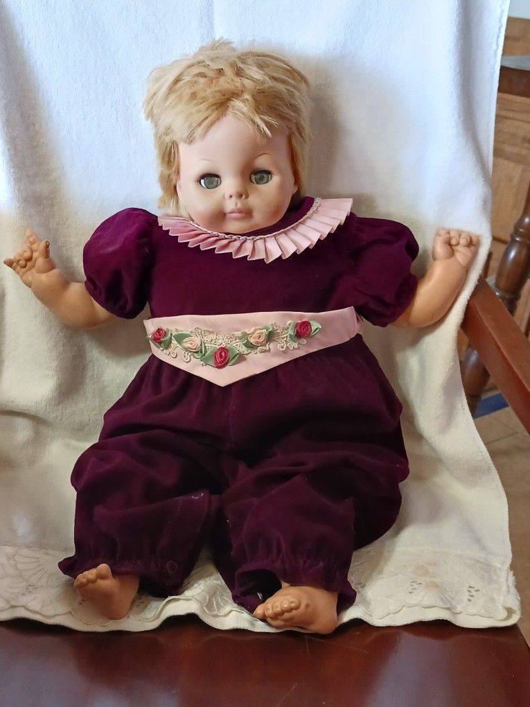 Vintage 1965 Vogue Dear One Doll 18" Blonde Hair Green Eyes Cryer Works