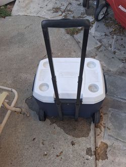 Coleman icebox  2 wheeler big cooler