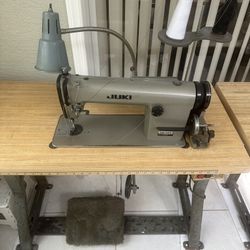 Juki DDL-555 Industrial Sewing Machine with Table & Lamp