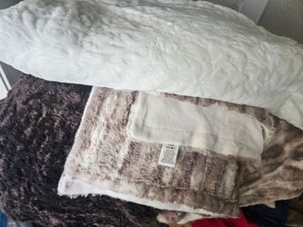 3 thow blankets. 5x7 all 3 for 8