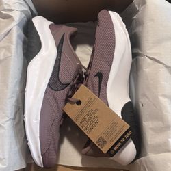 New Women's Nike Legend Essential 3 Mauve Size 8