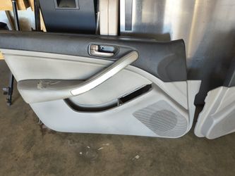 05 Infiniti Front Door Panels