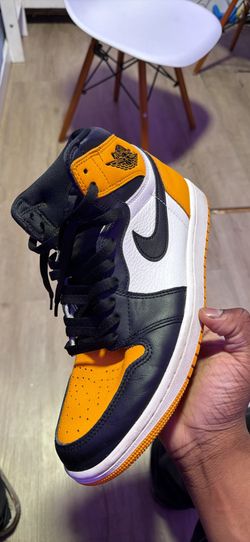  Air Jordan 1 Retro High OG 'Yellow Toe