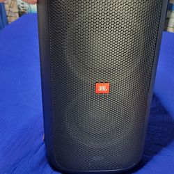 jbl partybox 100 $250 solo se uso en pocas ocasiones