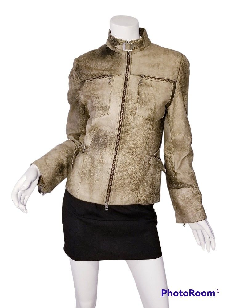 VINTAGE HANDMADE WOMEN BIKER MOTORCYCLE CAFE RACER SHEEPSKIN JACKET SIZE SMALL
* Price Is Firm