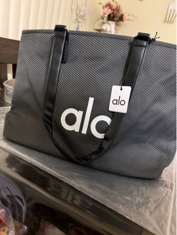 Really cute spacious beach bags of alo
