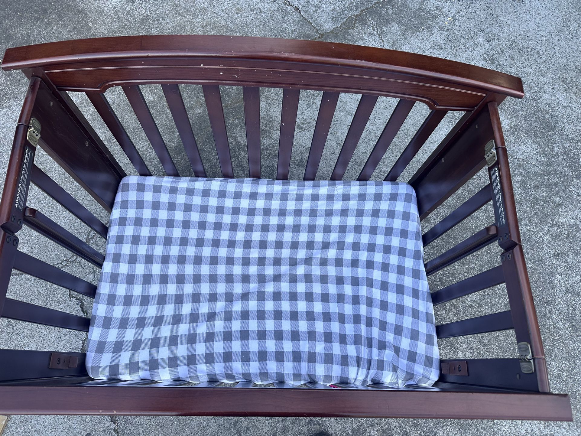 Mini Crib with Mattress – Great Condition!
