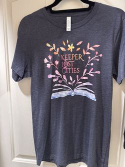 “Keeper of the Lost Cities” Women’s Size Medium Tshirt