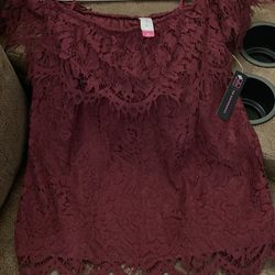 Ladies Burgundy Lace Off The Shoulder Shirt - Size Medium 