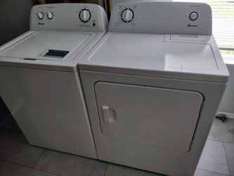 LIKE NEW WHIRLPOOL AMANA WASHER AND DRYER SET