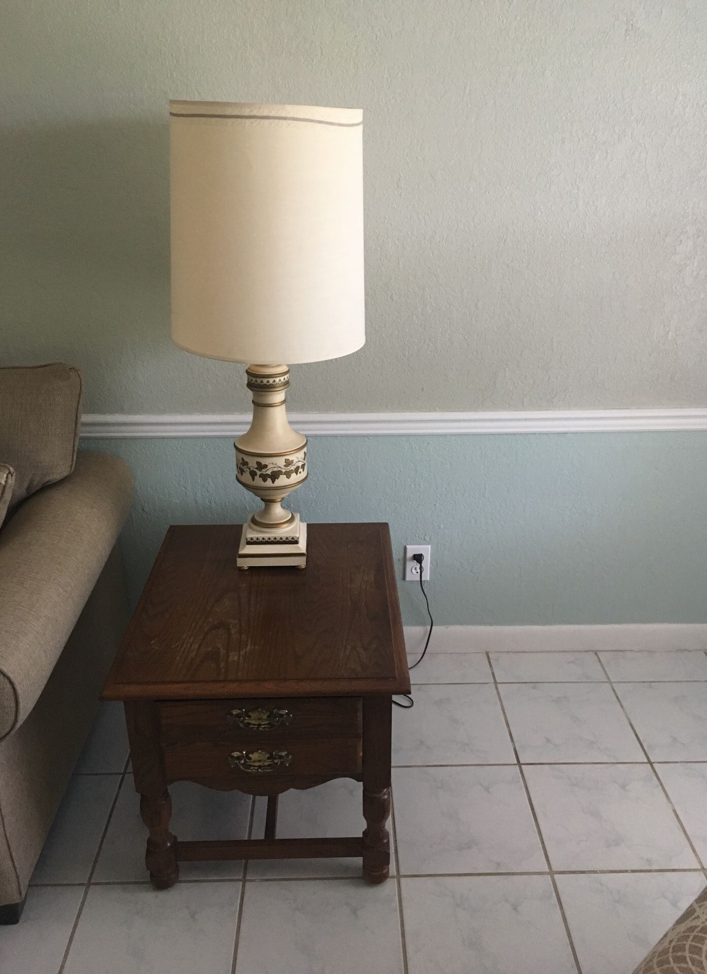 2 Side table , 2 lamps and center table