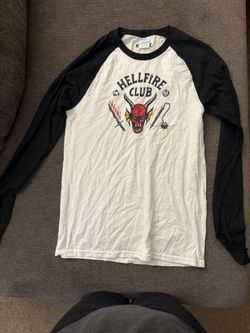 Stranger Things Hellfire Shirt Men’s small