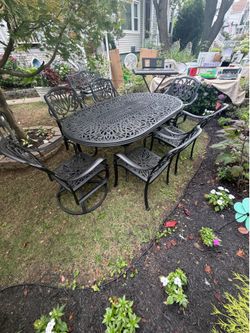 Cast aluminum dining