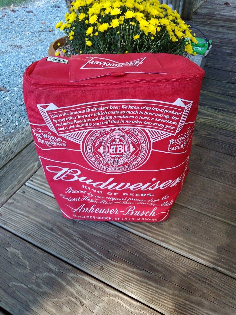 BUDWEISER BACKPACK. COOLER HOLS A CASE