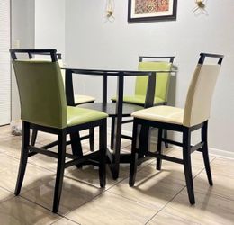 Beautiful Glass Table with 4 chairs $250