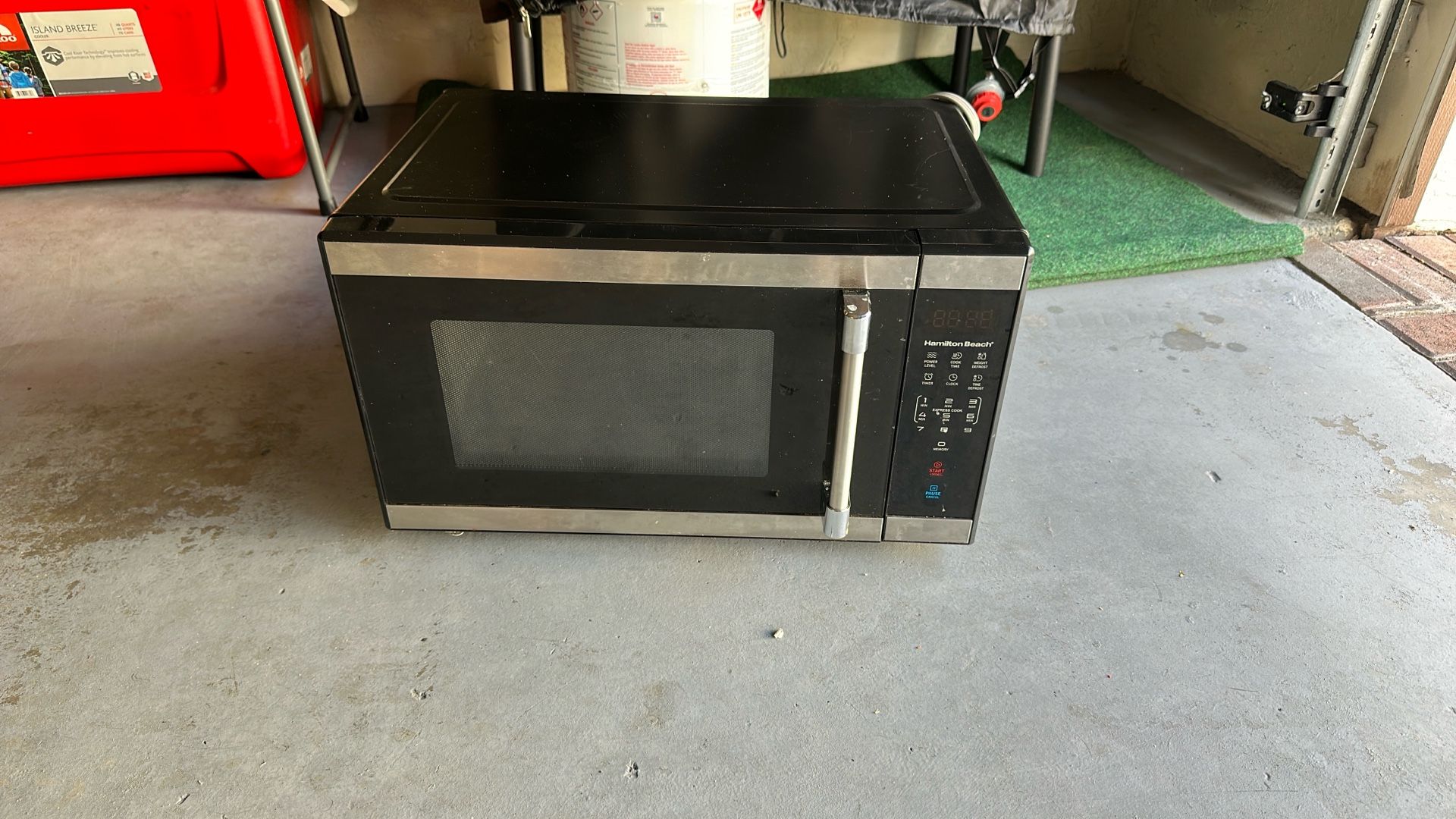 Hamilton Beach 1.1 cu ft Countertop Microwave