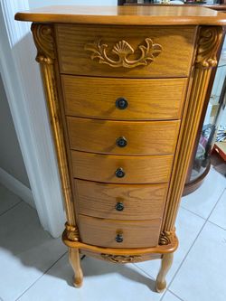 Jewelry curio