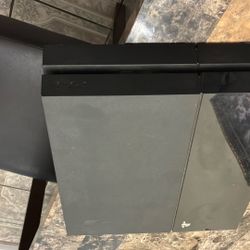 PS4 Slightly Used Has Red Dead Redemption 3