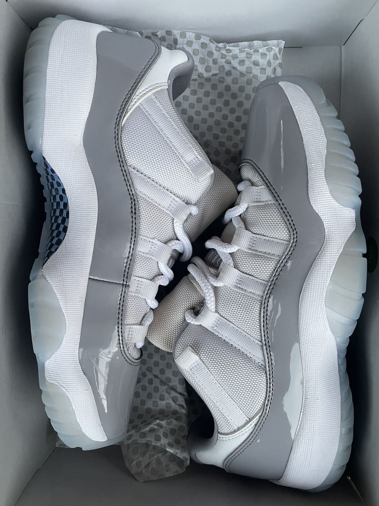 Jordan 11 Retro Low Cement Grey