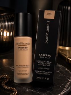 bareMinerals BAREPRO 24HR Wear Skin-Perfecting Matte Liquid Foundation in Light 25 Cool
