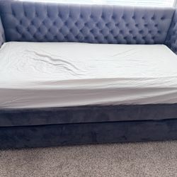 Tufted Day Bed W/ Trundle