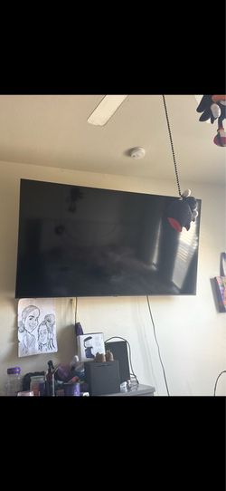 TV  70 inch insignia