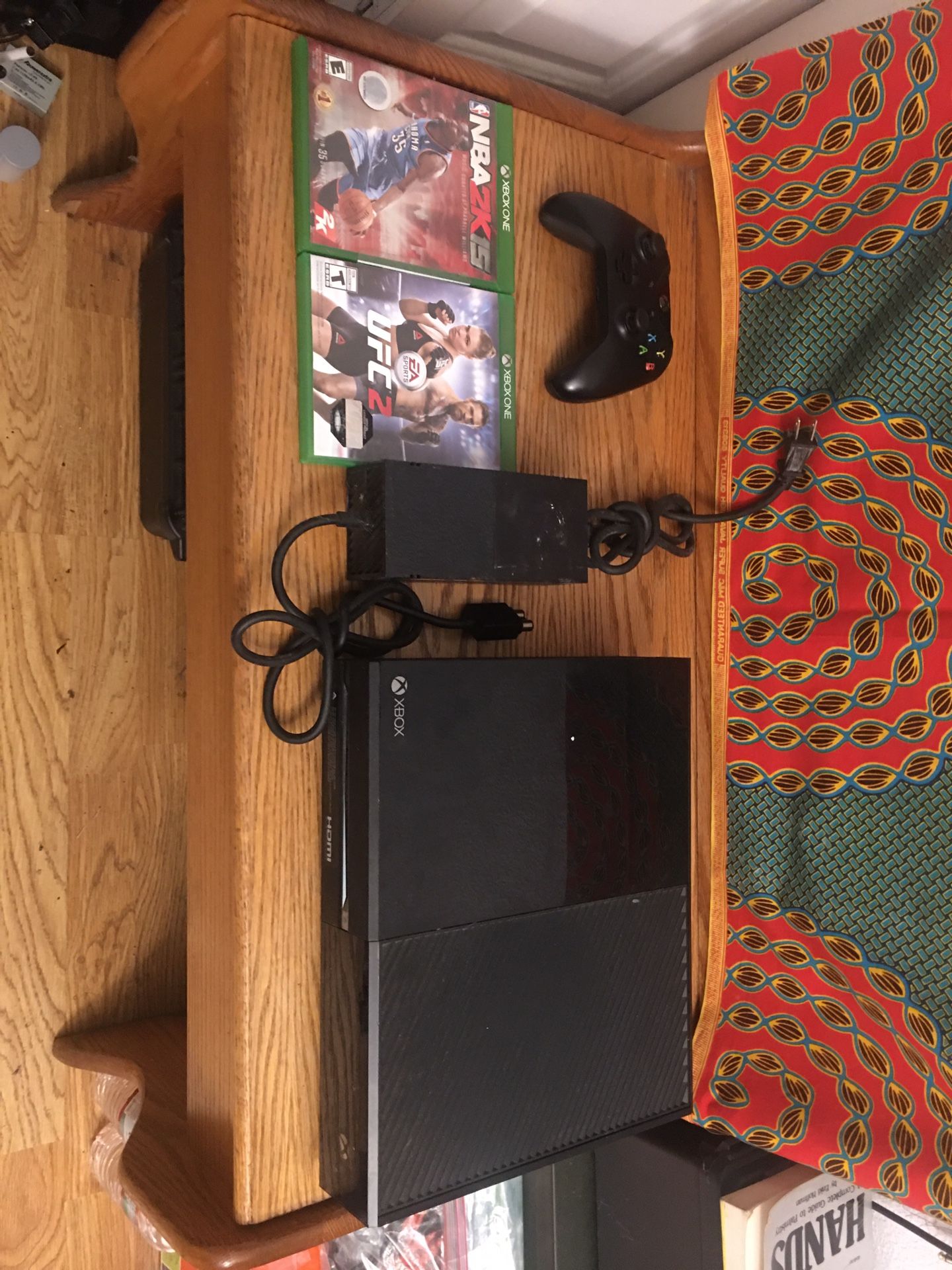 Xbox One w Controller & 2 Games