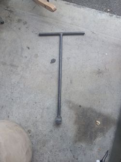 Main line water shut off key tool