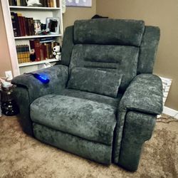 💺 Ultimate Power Lift Recliner - Heat, Massage, Charging!