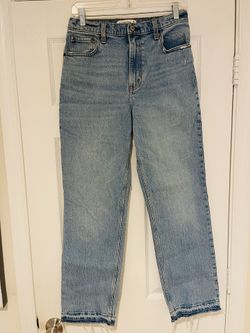 Women’s Abercrombie & Fitch “the 90s Straight Ultra High Rise” Distressed Frayed Hem Jeans Size 28/6R