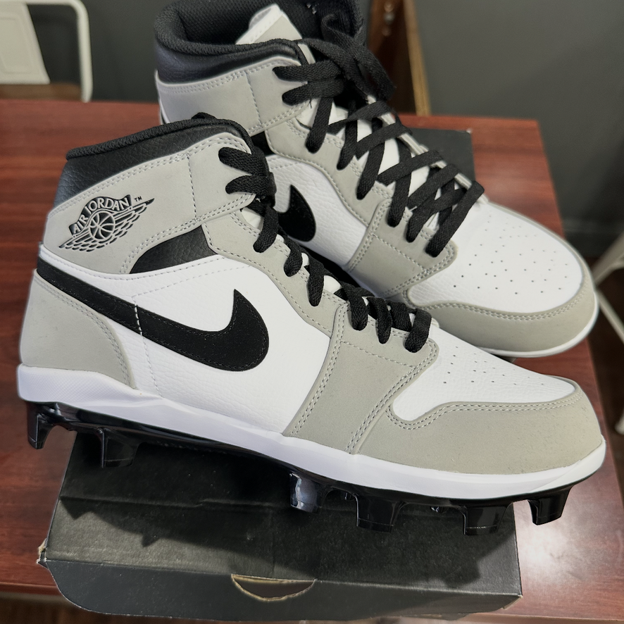 Nike Air Jordan 1 Retro MCS (Men’s Baseball Cleats) Size 9.5 *BRAND NEW*