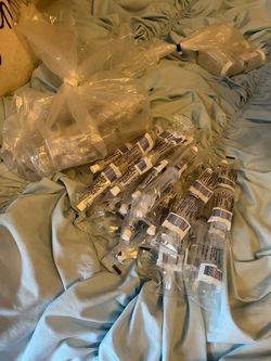 The image shows a pre-filled saline flush syringe, which appears to resemble a BD PosiFlush Sterile Field Saline Syringe (containing 0.9% sodium chlor