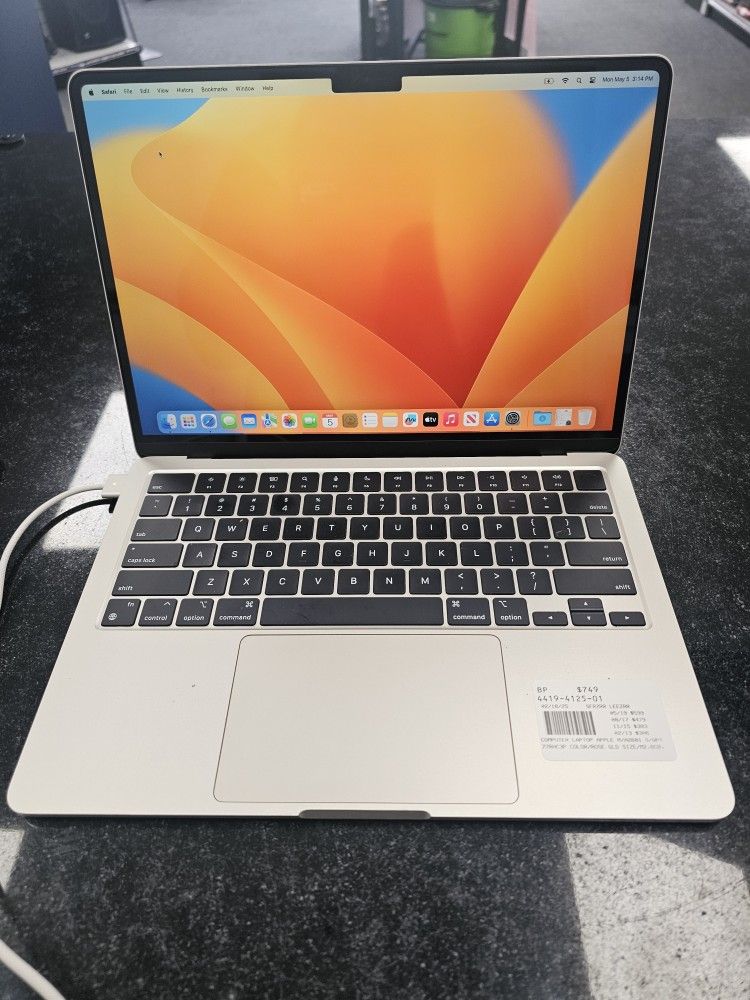 *On Sale* 2022 MacBook Air. 8ram/256gb/M2 Chip/Ventura. ASK FOR RYAN. #4(contact info removed)-01