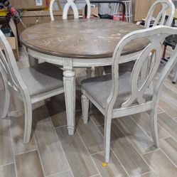Signature Design Round Dining Table With 4 Chairs